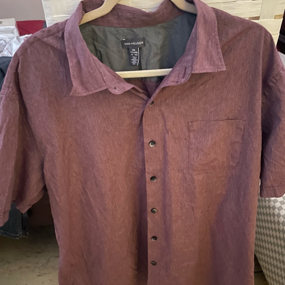 Van Heusen great shirt, gorgeous color!